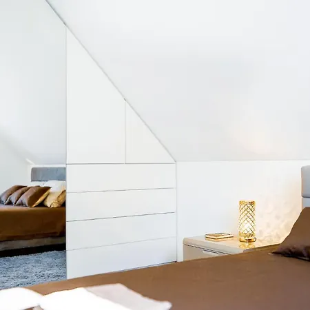 Stylish, Modern Near Old Town Apartment *